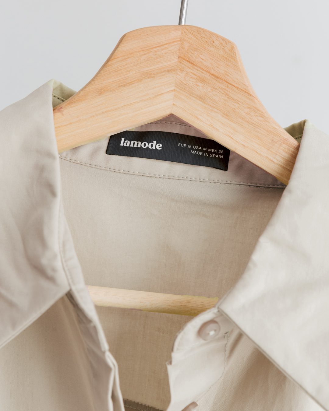 Diseño de etiqueta interior para una marca de ropa. Un diseño juvenil, elegante pero informal