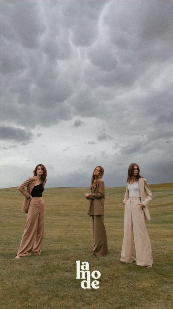 Foto promocional de marca de ropa con logotipo rodeado de naturaleza